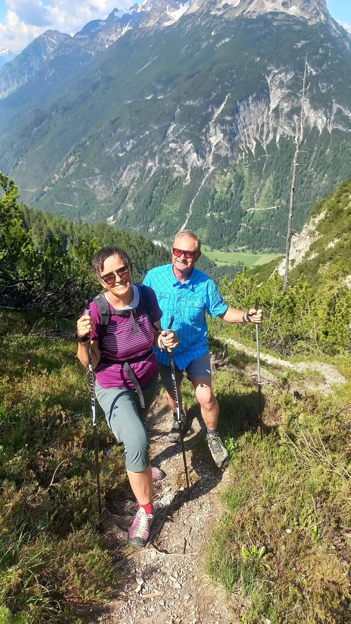 Ihre Gastgeber vom SennHOF beim Wandern in den Lechtaler Bergen